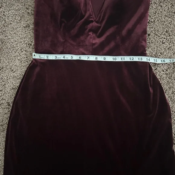 Off The Shoulder Velvet Sheath Dress - Picture 10 of 11
